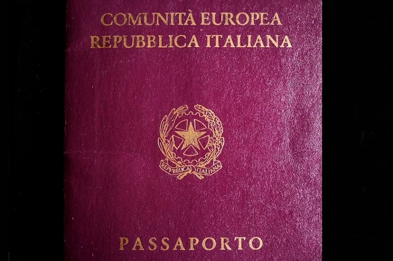 Passaporto scandaloso